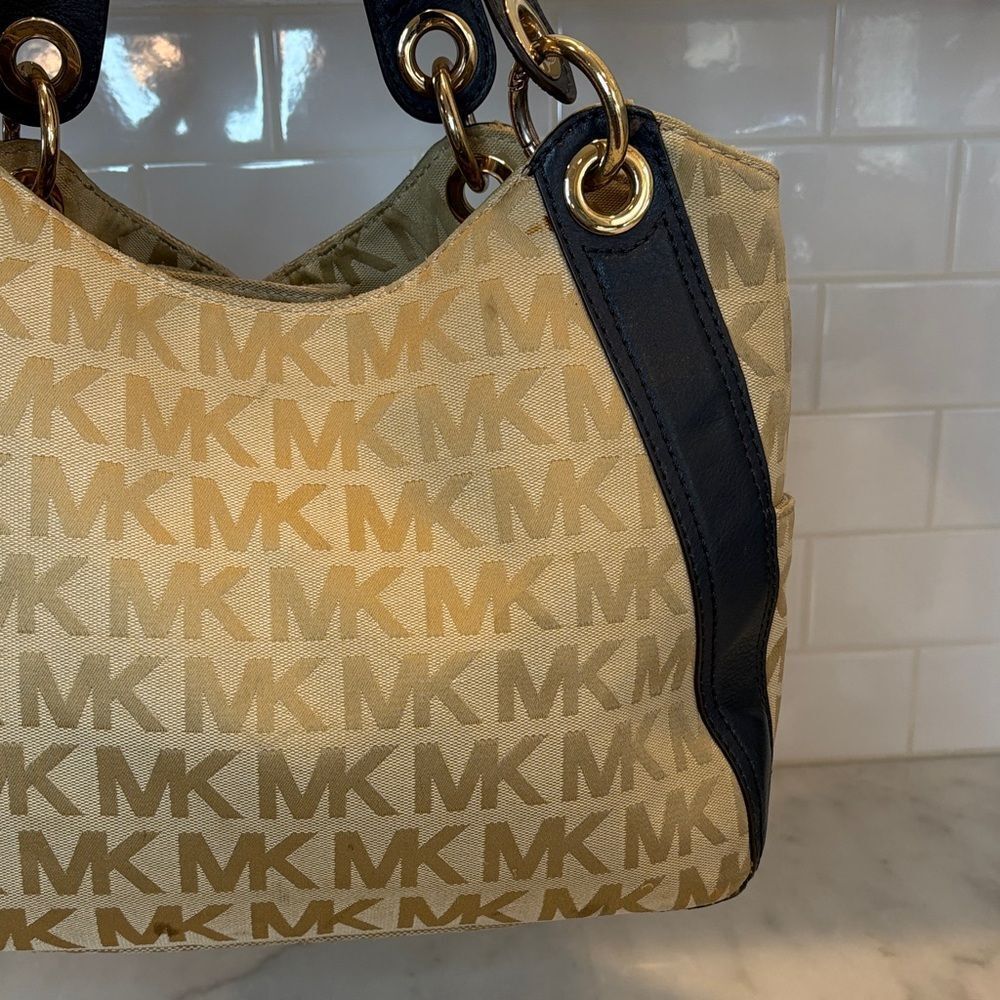 Michael Kors Bag Purse Handbag Ludlow Canvas Signature Drawstring Shoulder Bag - Picture 7 of 17